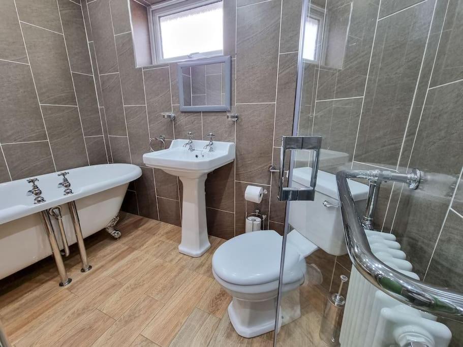 Stunning Family Home Close To The City Centre Manchester Exterior photo