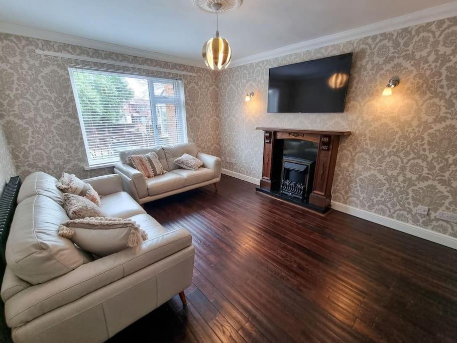 Stunning Family Home Close To The City Centre Manchester Exterior photo
